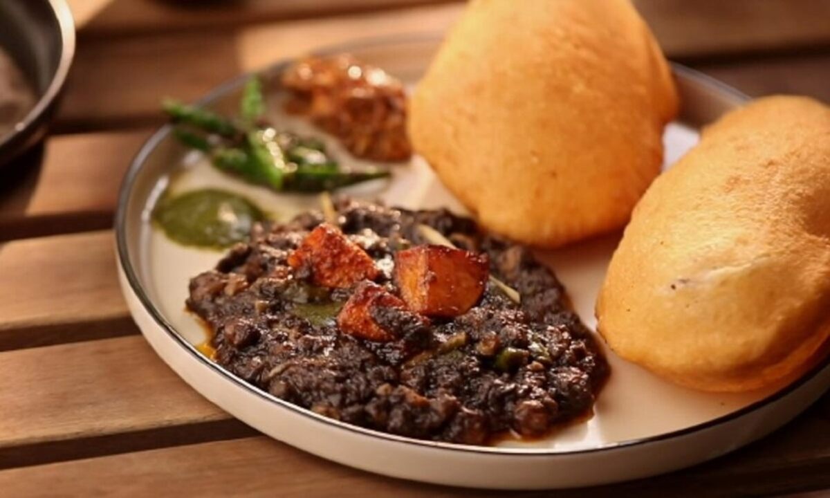How to make very delicious Chole Bhature?