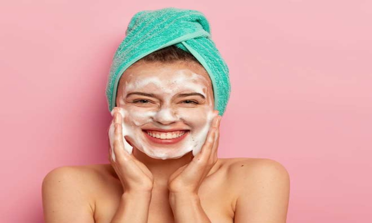Does using face wash have a bad effect on the face? Know.
