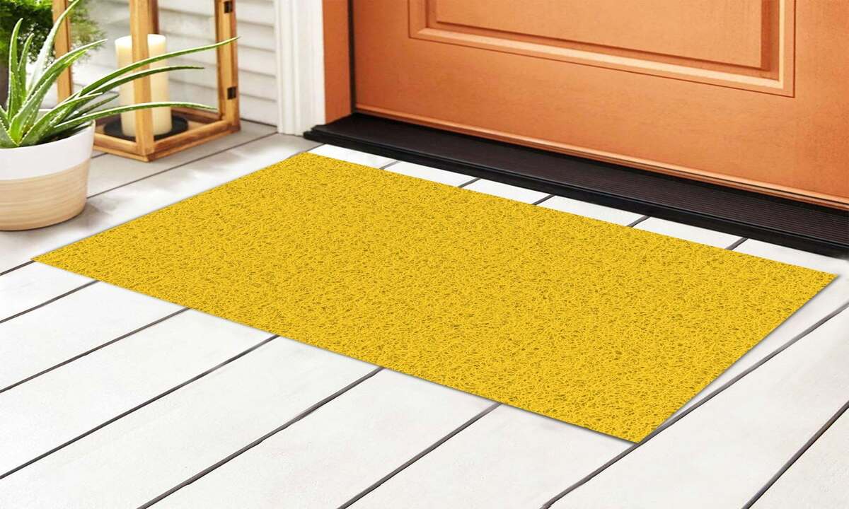 Vaastu Tips : Goddess Lakshmi favors which color door mat placed in which direction? Find out!