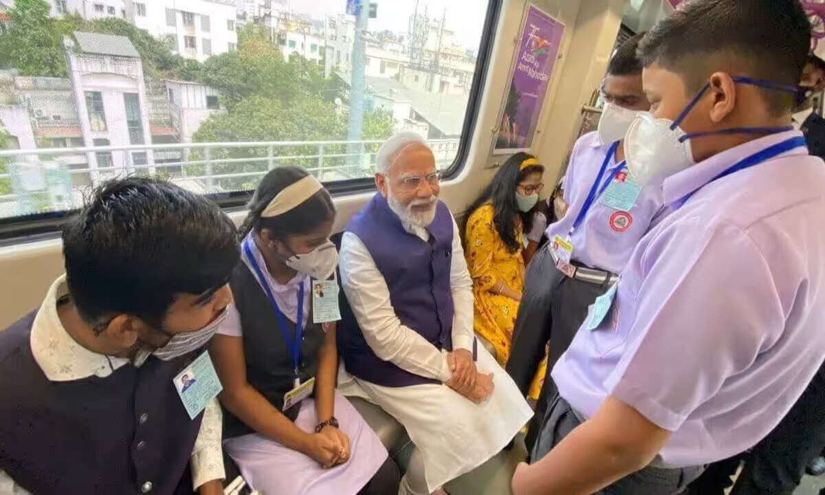 prime-ministers-journey-in-namo-bharat-train-interaction-with-students