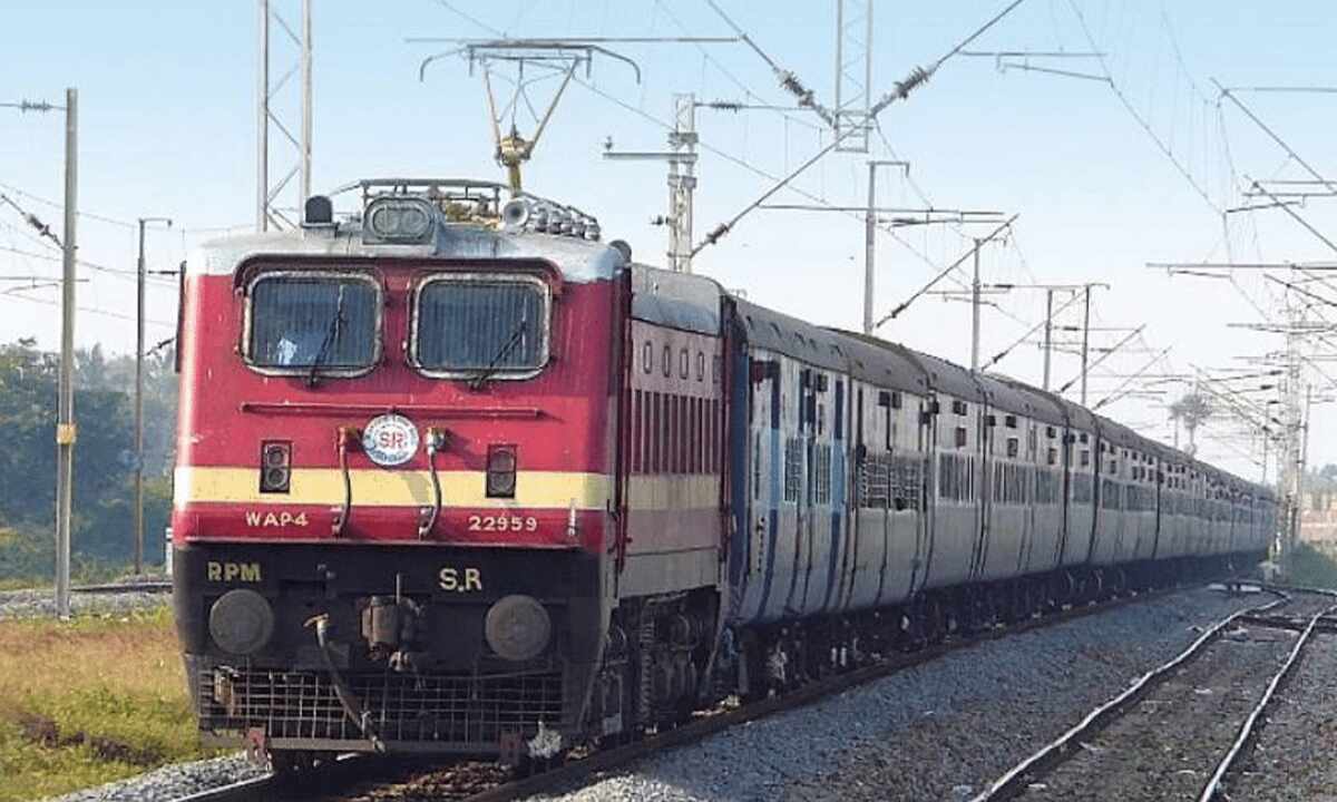 due-to-non-functional-interlocking-and-restoration-8-trains-were-canceled-and-another-18-trains-were-diverted