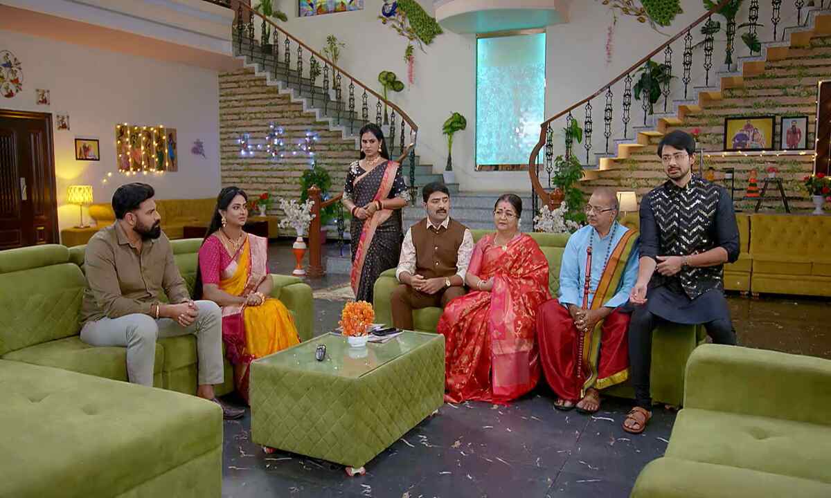 brahmamudi-serial-feb-2nd-episode-raj-calls-kavya-appalamma-kavya-changes-her-getup