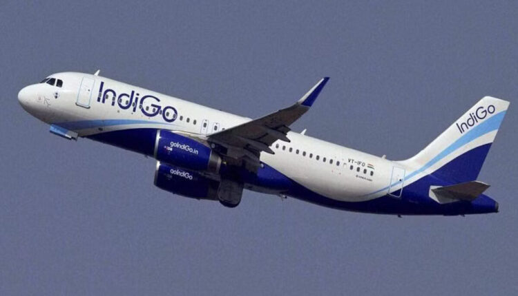 Indigo Airlines: A passenger tried to open the emergency door in mid-air