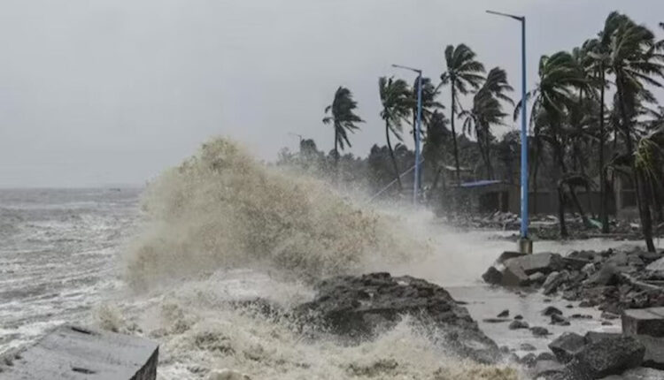 Cyclone Michaung In Andhra, Telangana : Cyclone Michaung is shaking the Telugu states, governments have declared red alert in many districts.